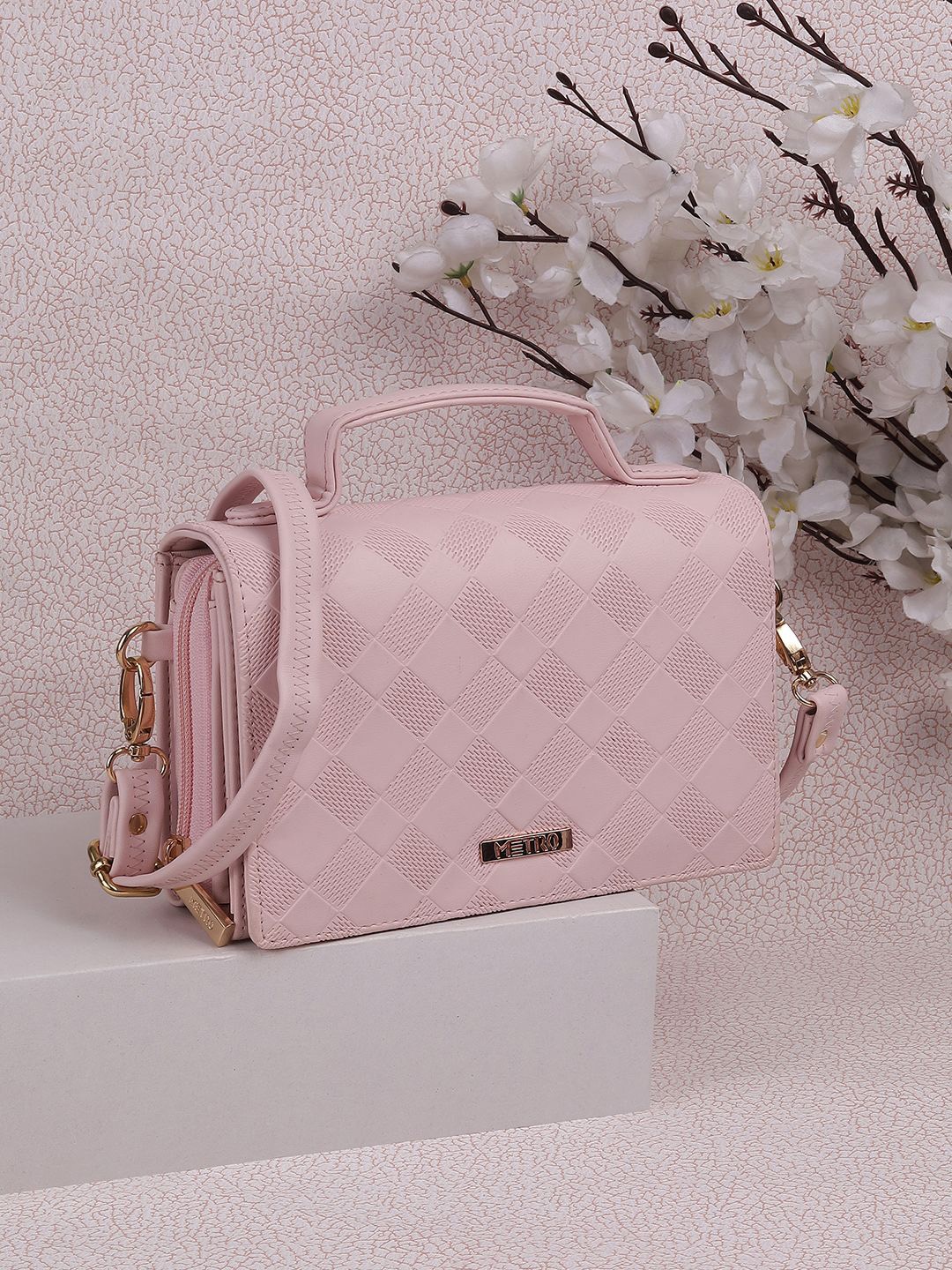 

Metro Textured Structured Handheld Bag with Quilted, Pink