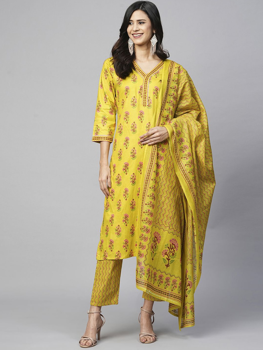 

KALINI Women Floral Printed Regular Pure Cotton Kurti with Trousers & With Dupatta, Yellow
