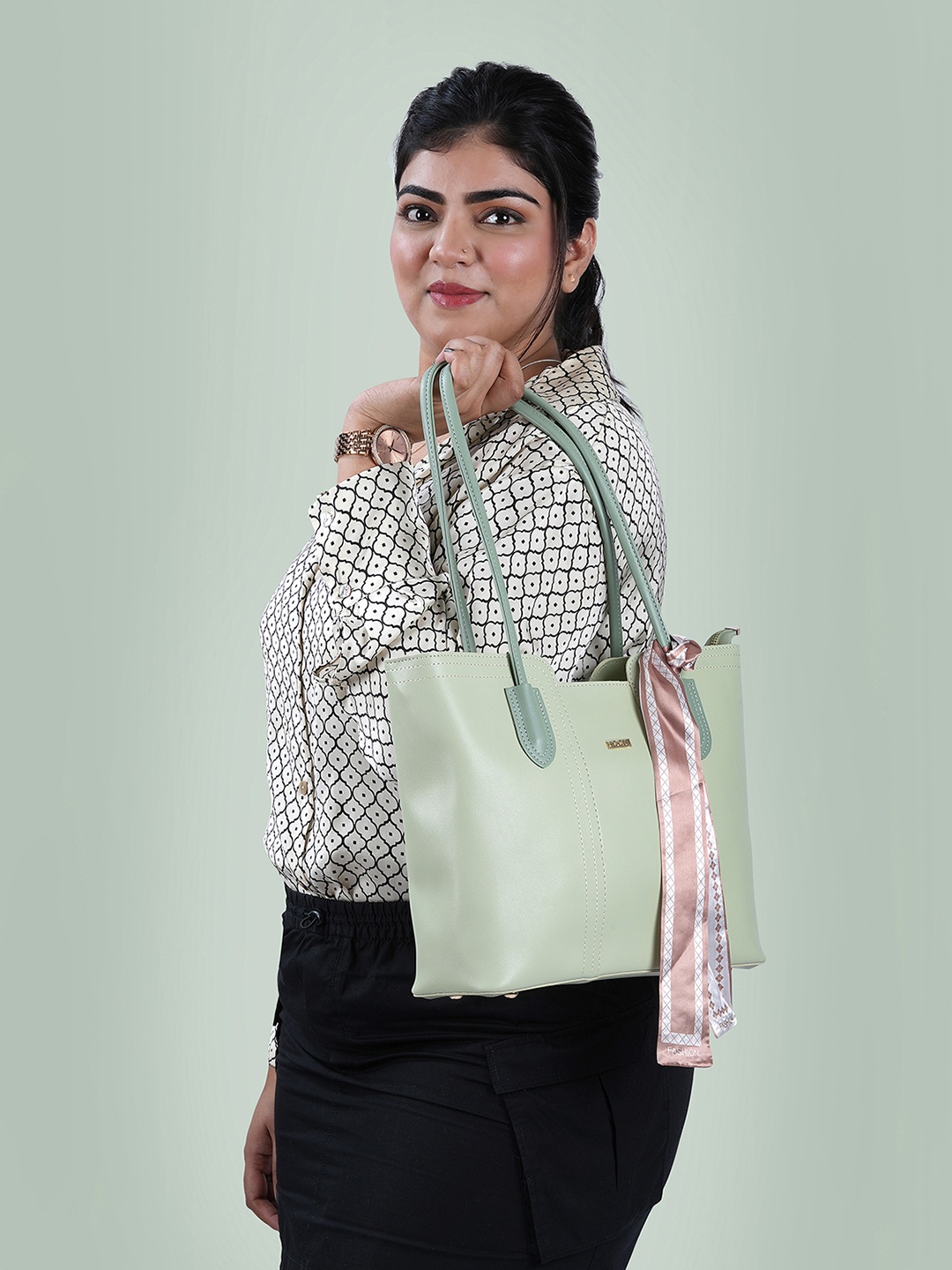 

Mochi Shopper Shoulder Bag with Fringed, Green