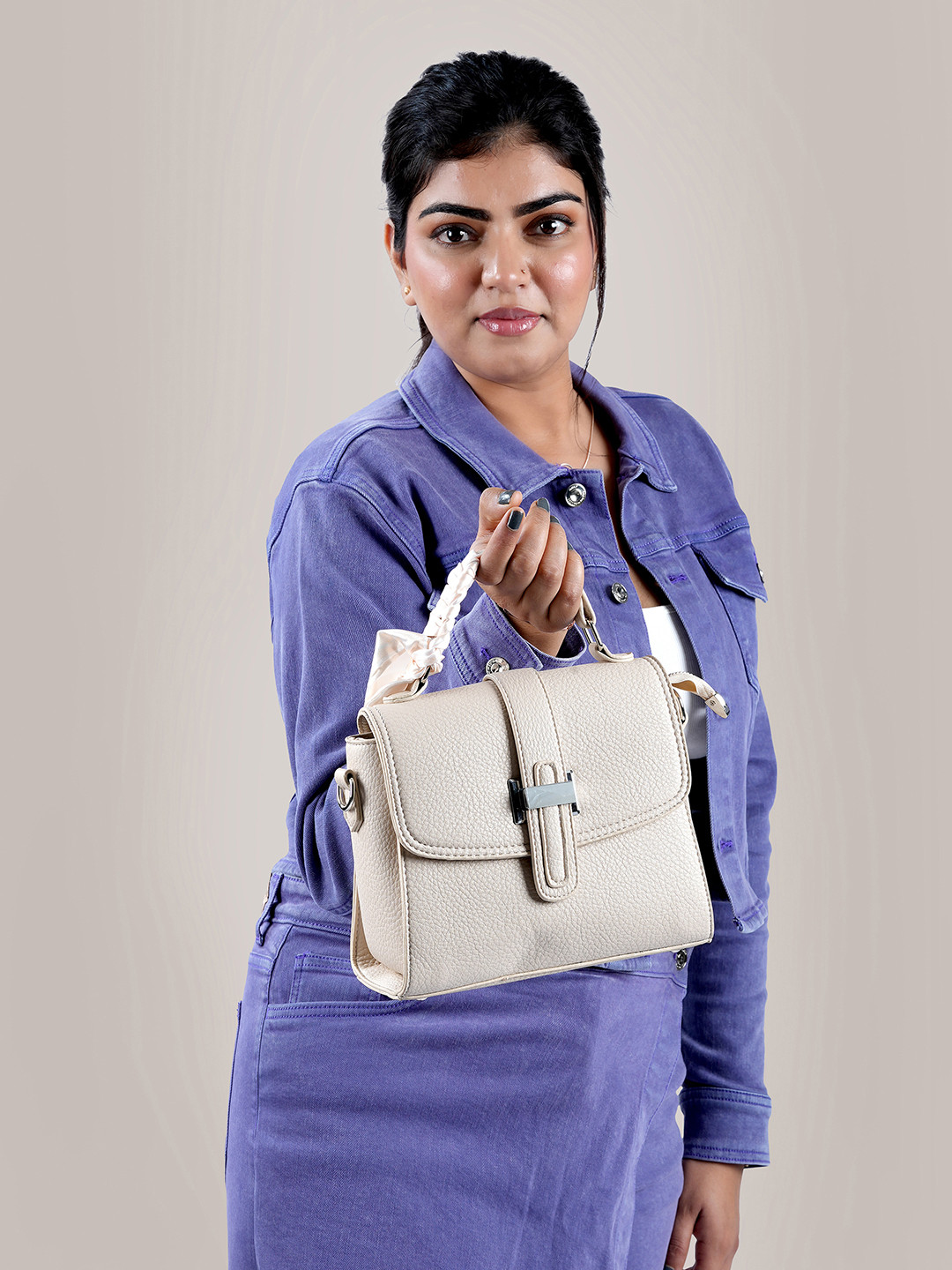 

Mochi Bucket Satchel with Bow Detail, Off white