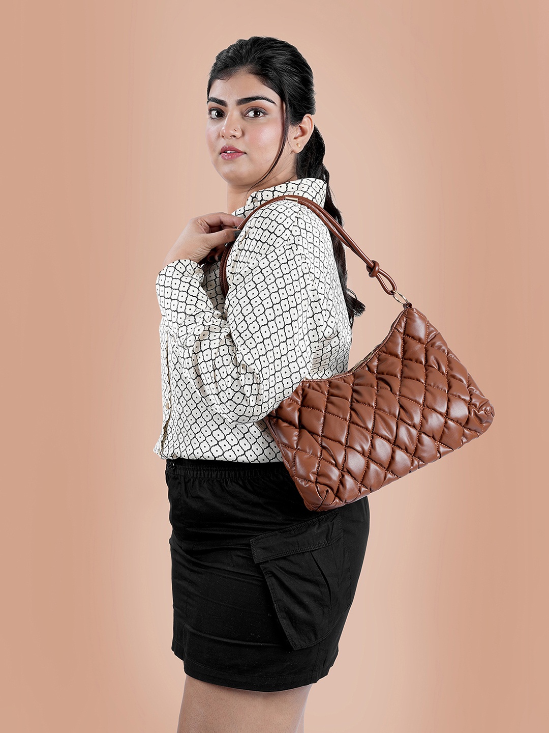 

Mochi Structured Handheld Bag with Quilted, Brown