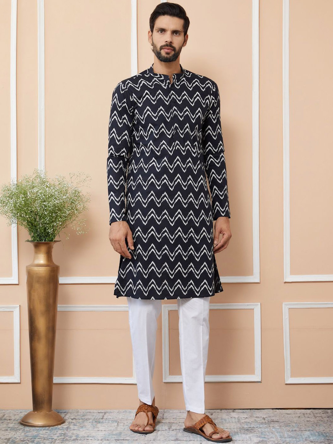 

See Designs Men Printed Regular Pure Cotton Kurta with Pyjamas, Black