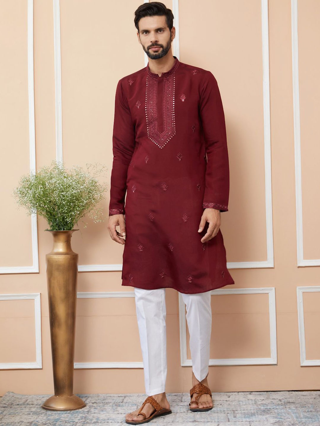 

See Designs Men Floral Embroidered Regular Sequinned Kurta with Pyjamas, Maroon