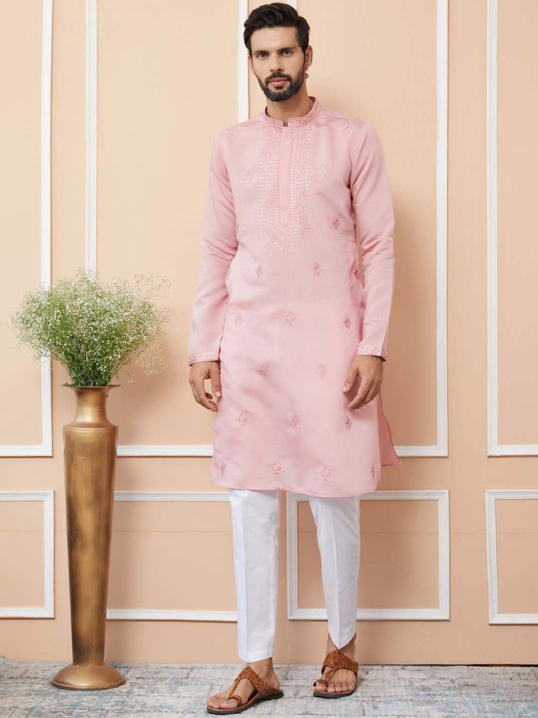 

See Designs Men Floral Embroidered Regular Kurta with Pyjamas, Pink