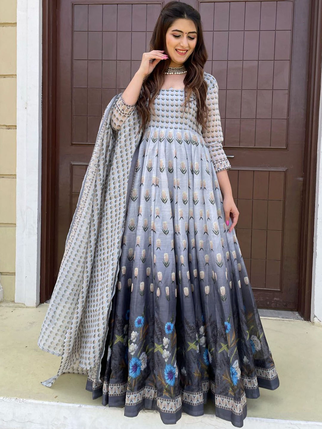 

Meena Bazaar Women Floral Printed Regular Kurta with Churidar & With Dupatta, Grey