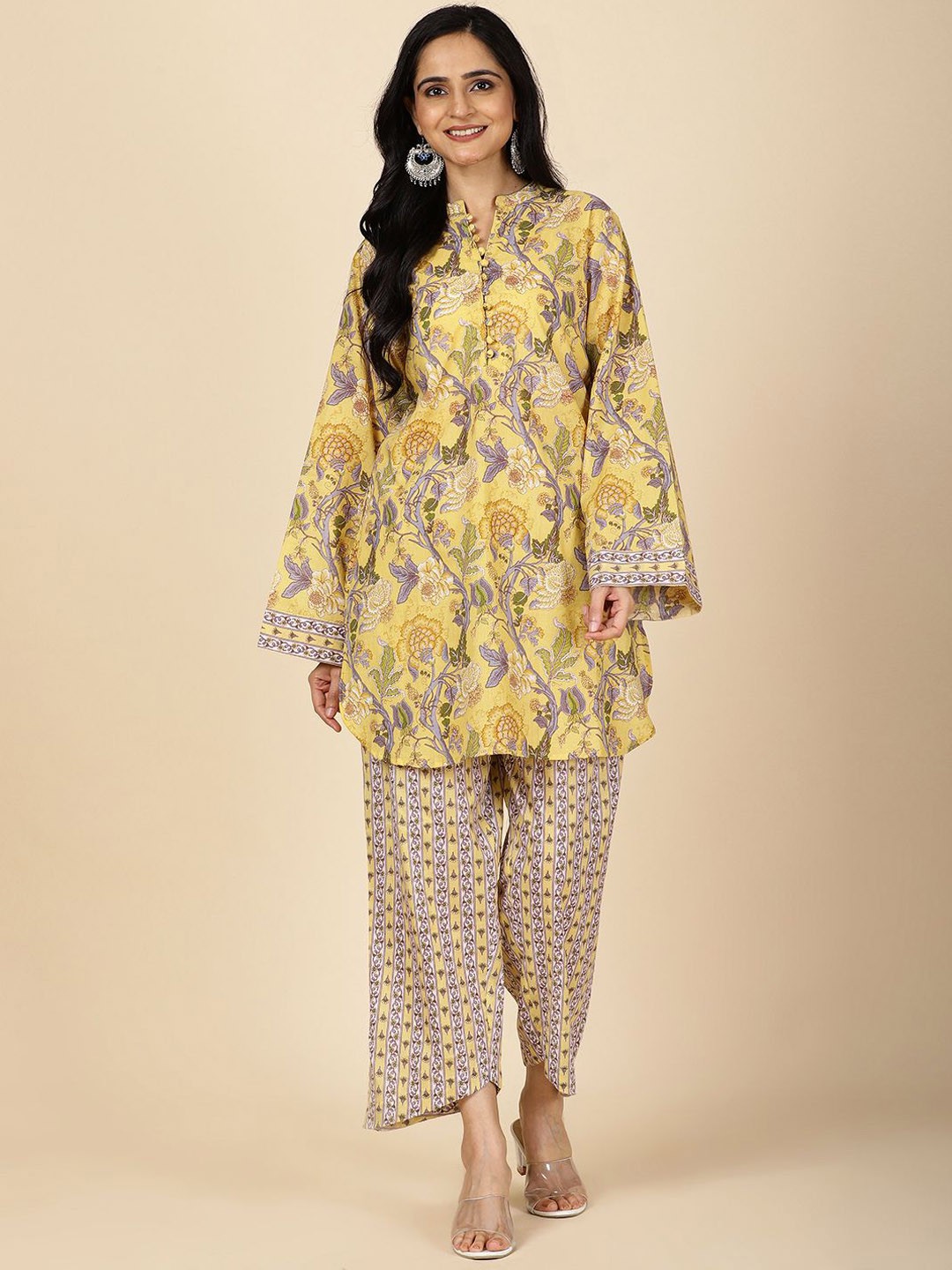 

Meena Bazaar Women Floral Printed Regular Kurti with Trousers, Mustard