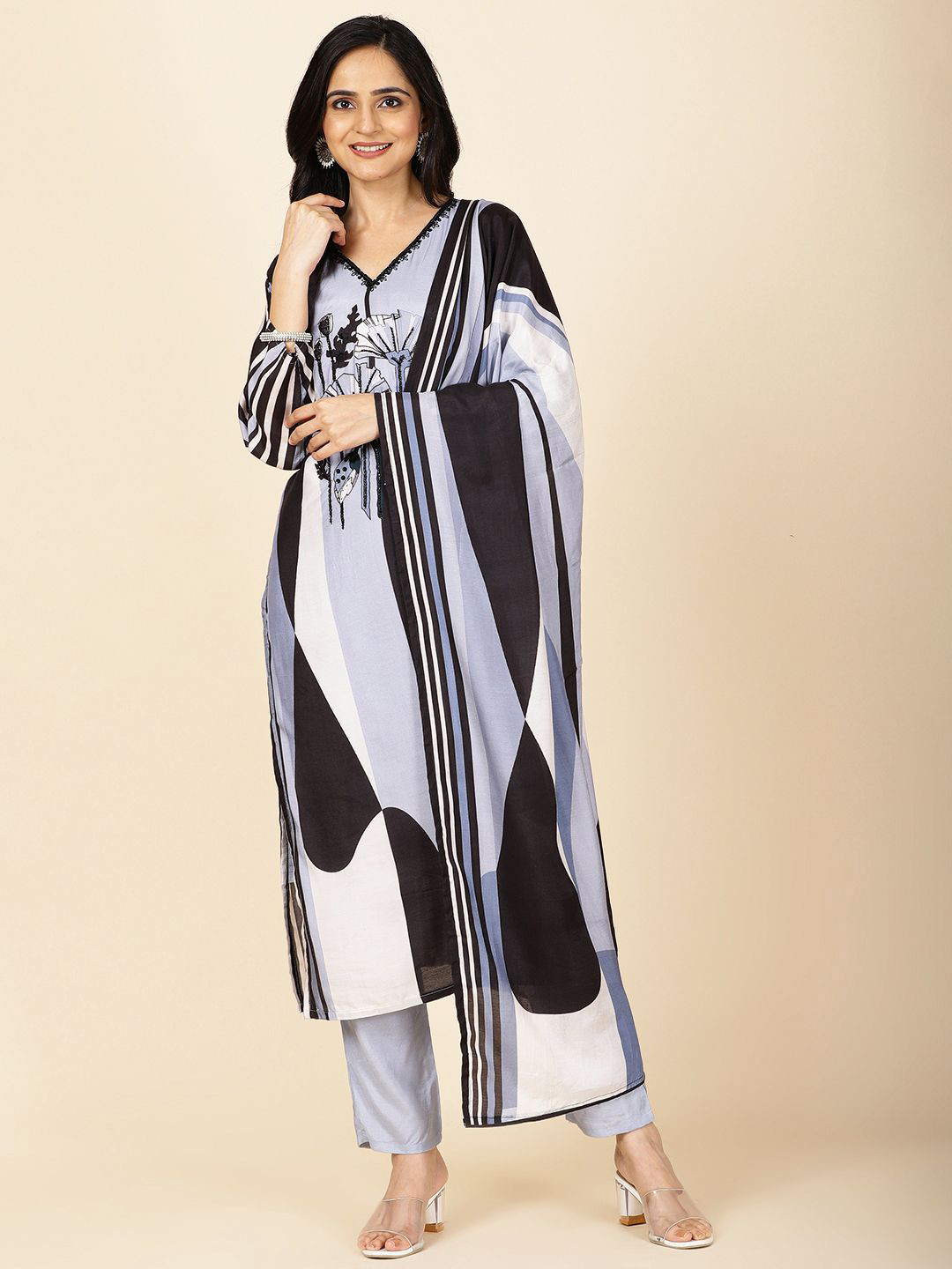

Meena Bazaar Women Printed Regular Kurta with Trousers & With Dupatta, Grey