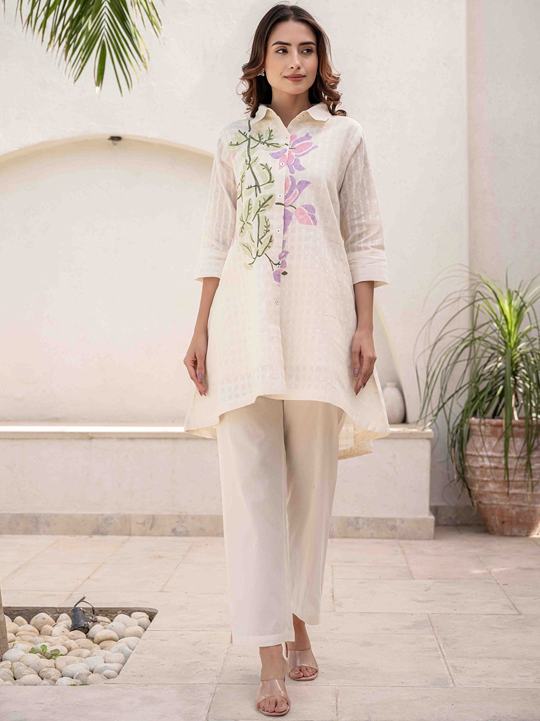 

Meena Bazaar Women Floral Printed Regular Kurti with Trousers, Cream