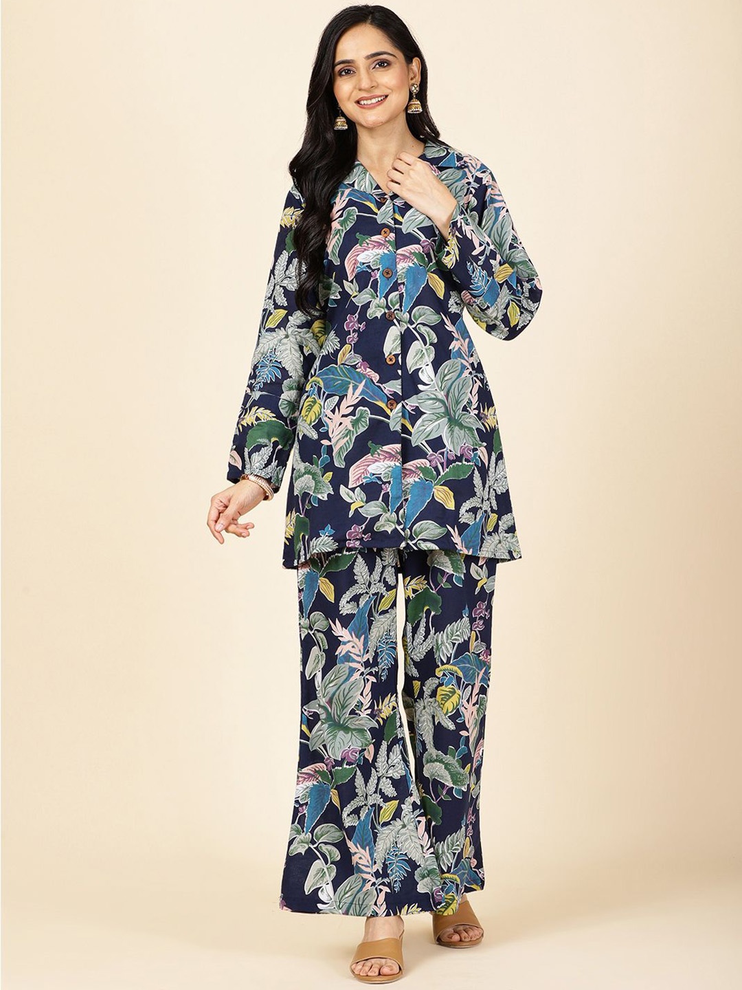 

Meena Bazaar Women Floral Printed Regular Kurti with Trousers, Navy blue