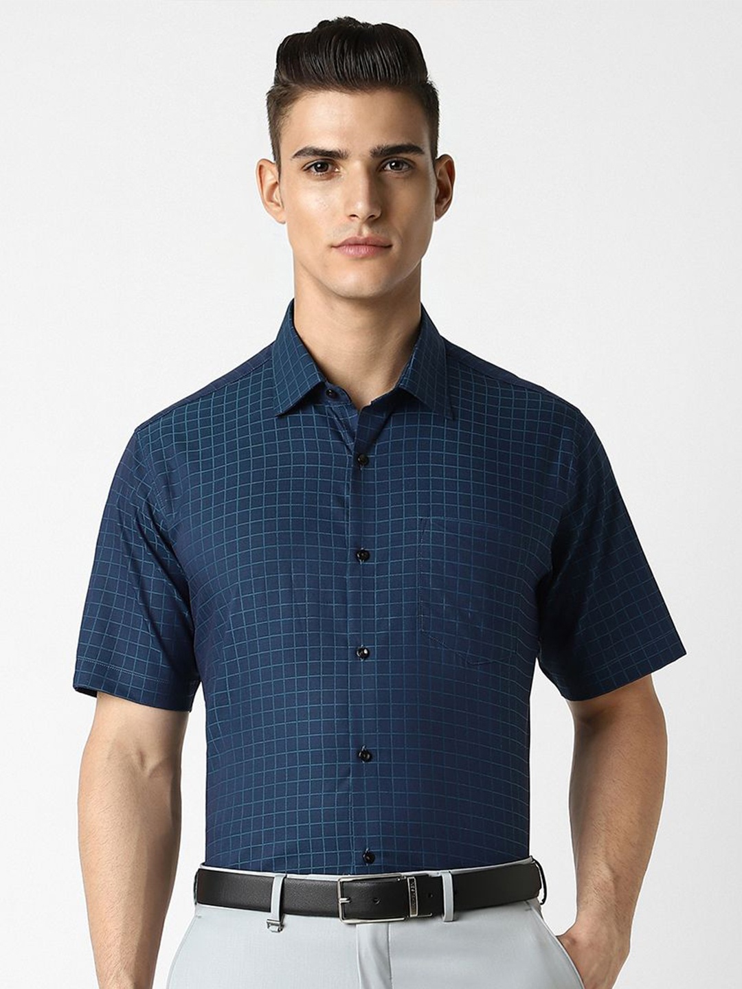 

Van Heusen Men Opaque Checked Party Shirt, Navy blue