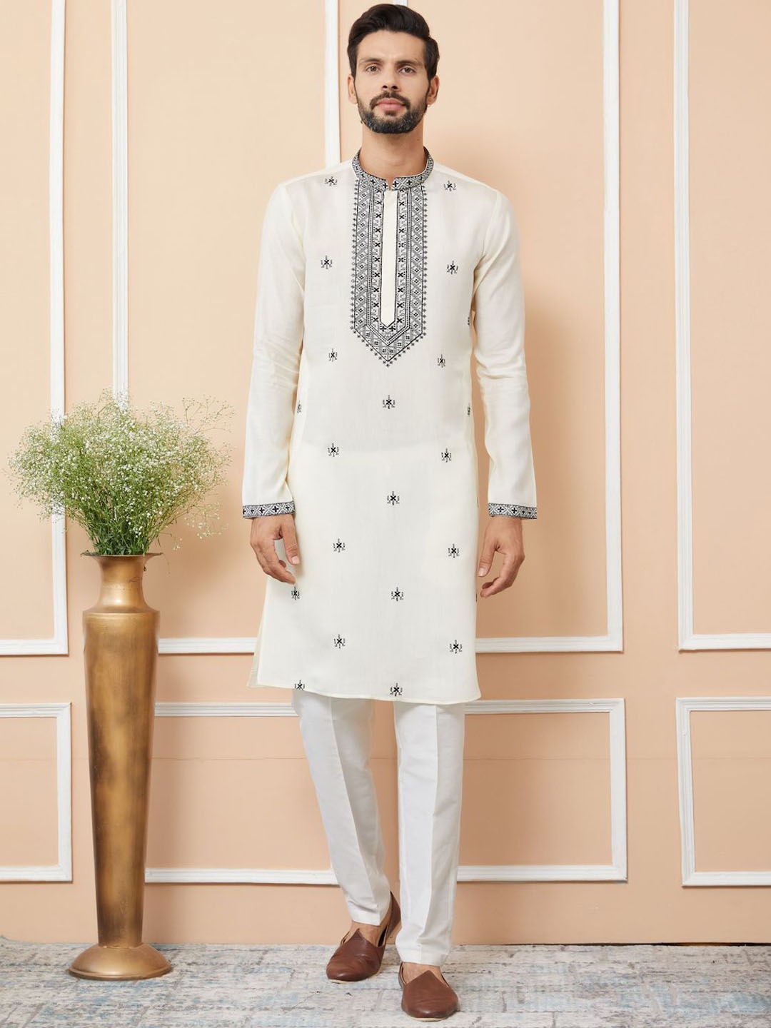 

See Designs Men Geometric Embroidered Thread Work Kurta, Cream