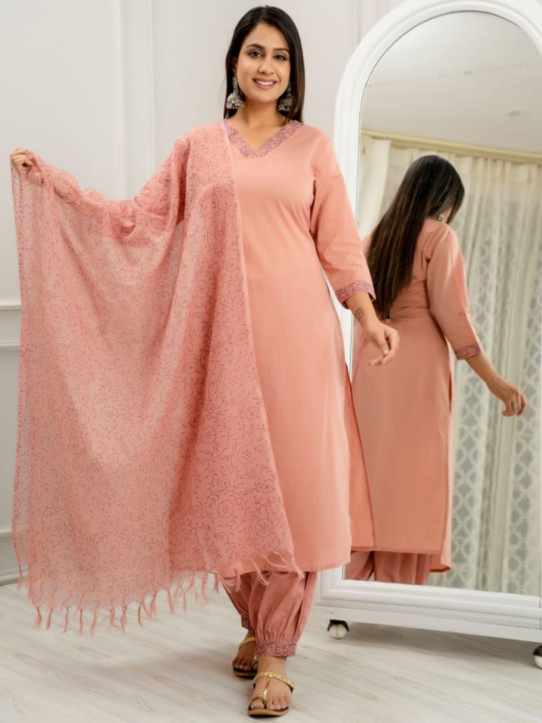 

VASVI Women Floral Yoke Design Regular Thread Work Pure Silk Kurta with Harem Pants & With Dupatta, Peach