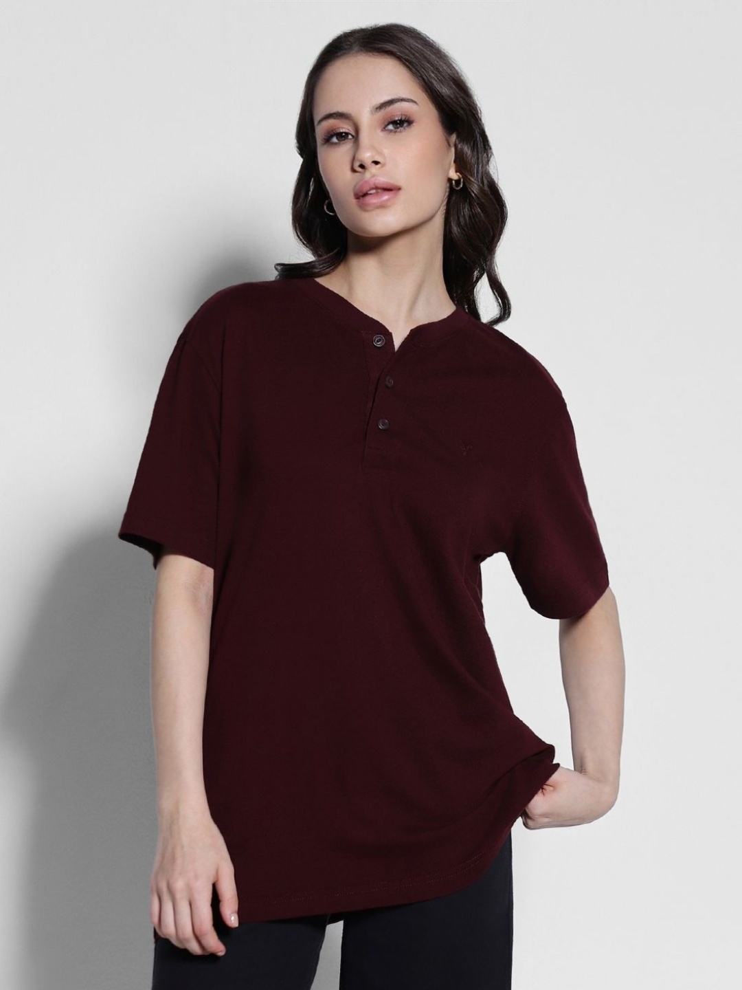 

AMERICAN EAGLE OUTFITTERS Women Mandarin Collar Pockets T-shirt, Burgundy