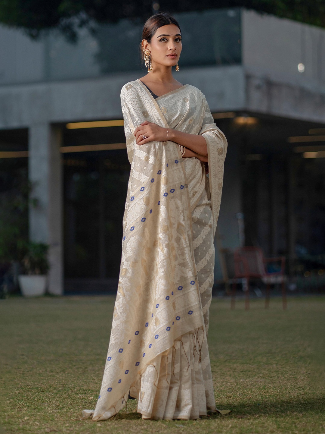 

HEER FASHION Ethnic Motifs Zari Jamdani Saree, Beige