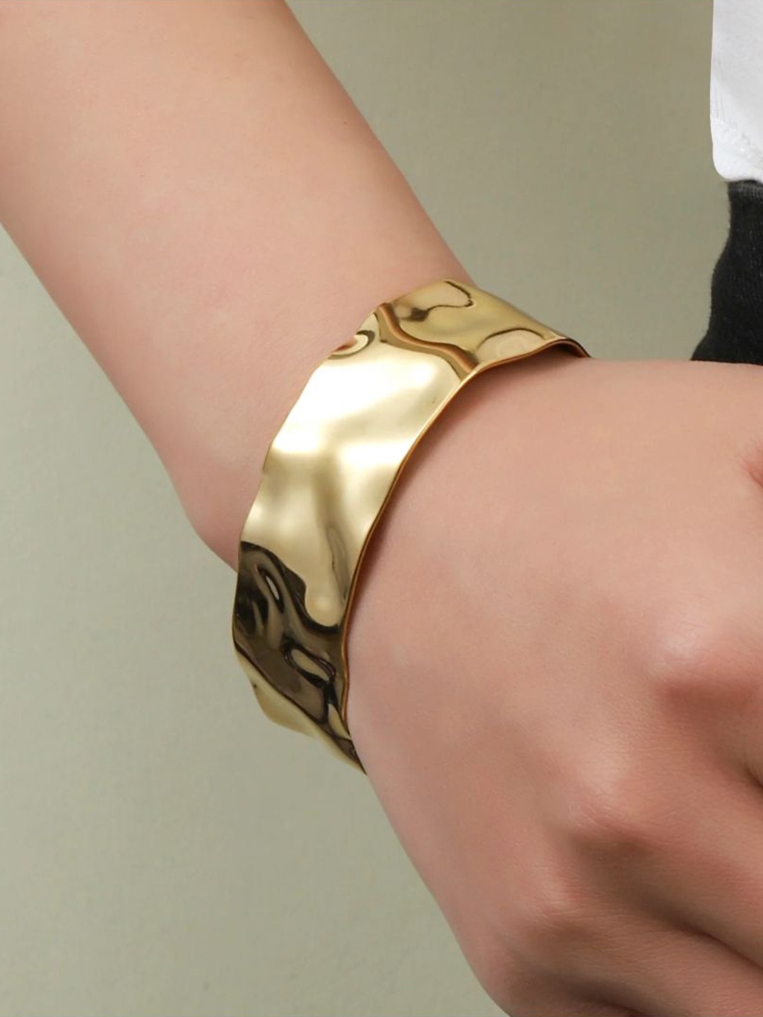 

SALTY Women Cuff Bracelet, Gold