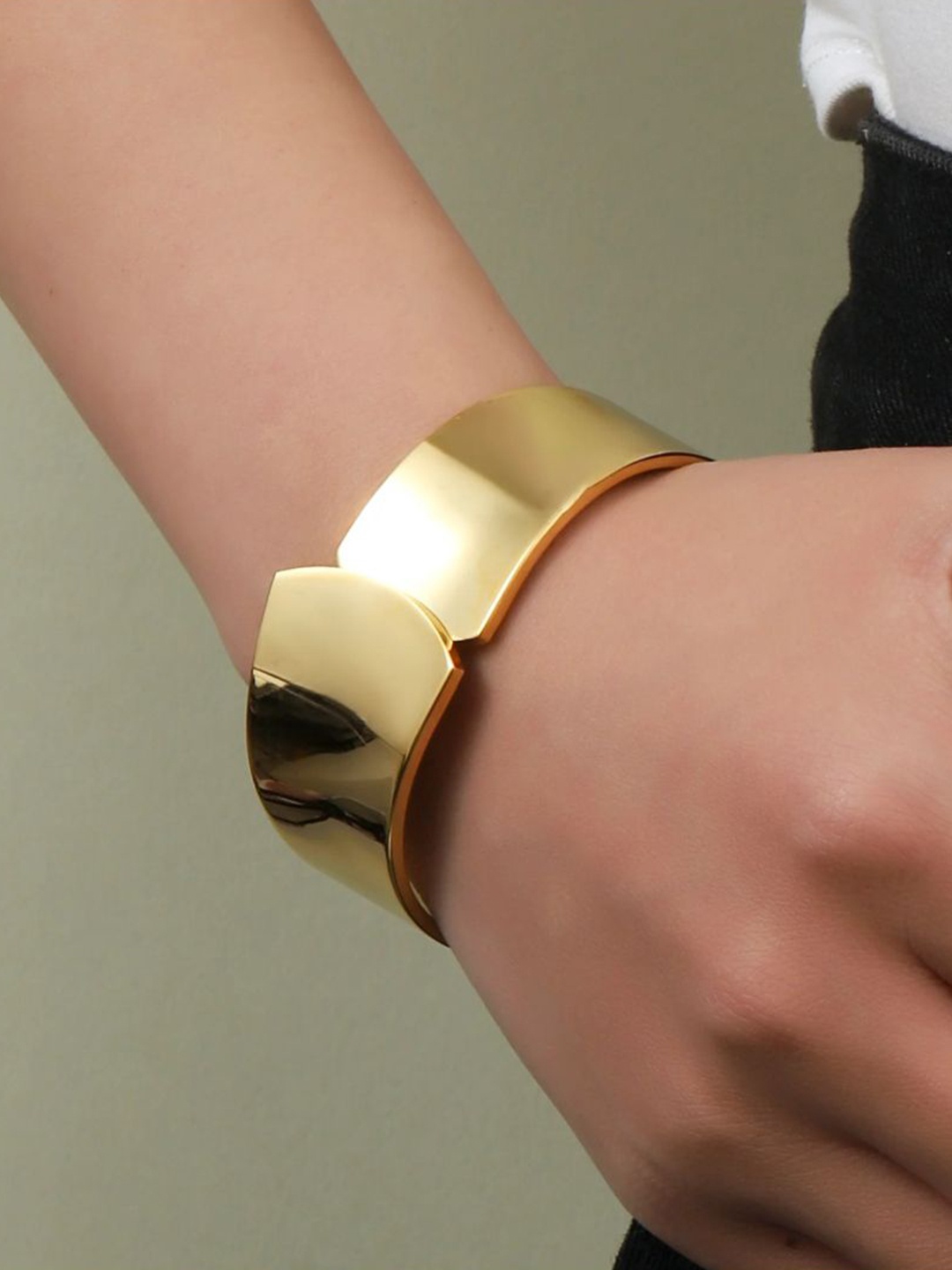 

SALTY Women Cuff Bracelet, Gold