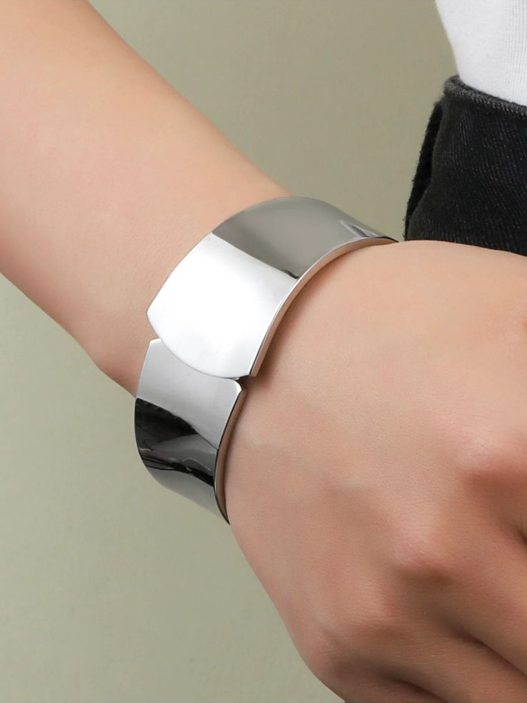 

SALTY Women Cuff Bracelet, Silver
