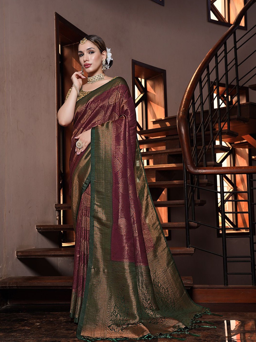 

JUST FASHION Woven Design Zari Silk Blend Kanjeevaram Saree, Magenta