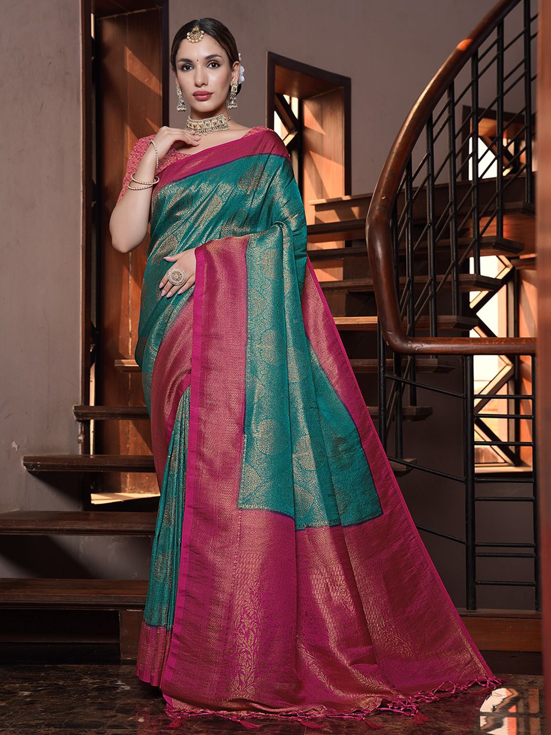 

JUST FASHION Woven Design Zari Silk Blend Kanjeevaram Saree, Turquoise blue