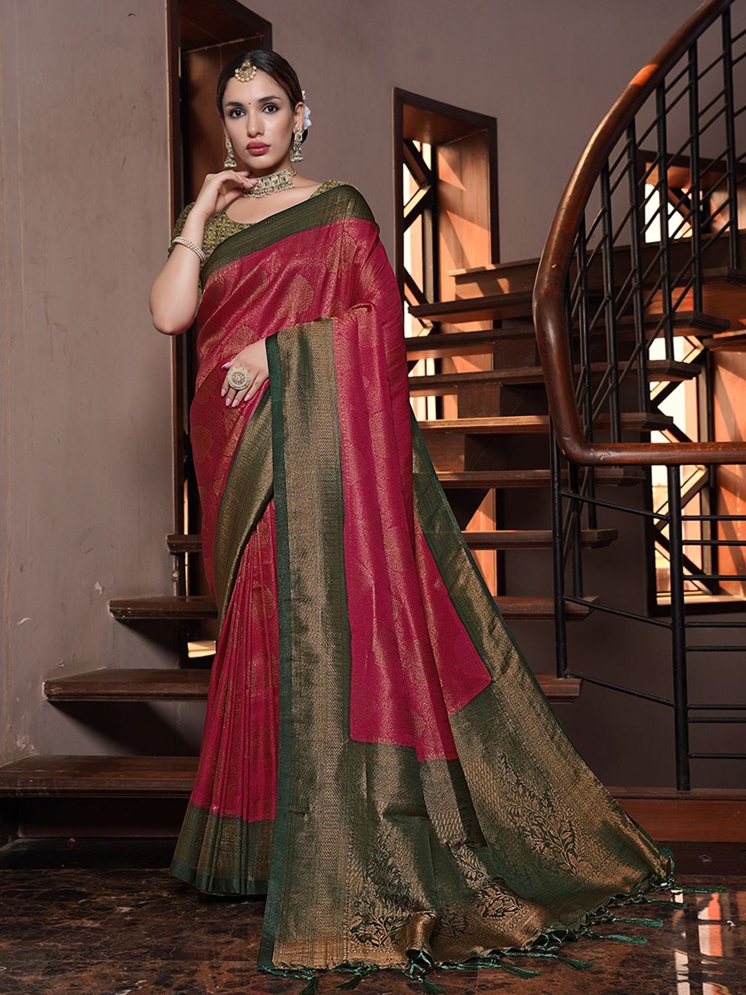 

JUST FASHION Woven Design Zari Silk Blend Kanjeevaram Saree, Pink