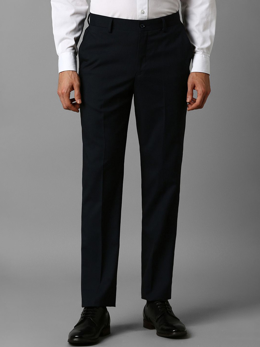 

Louis Philippe Men Slim Fit Trousers, Black