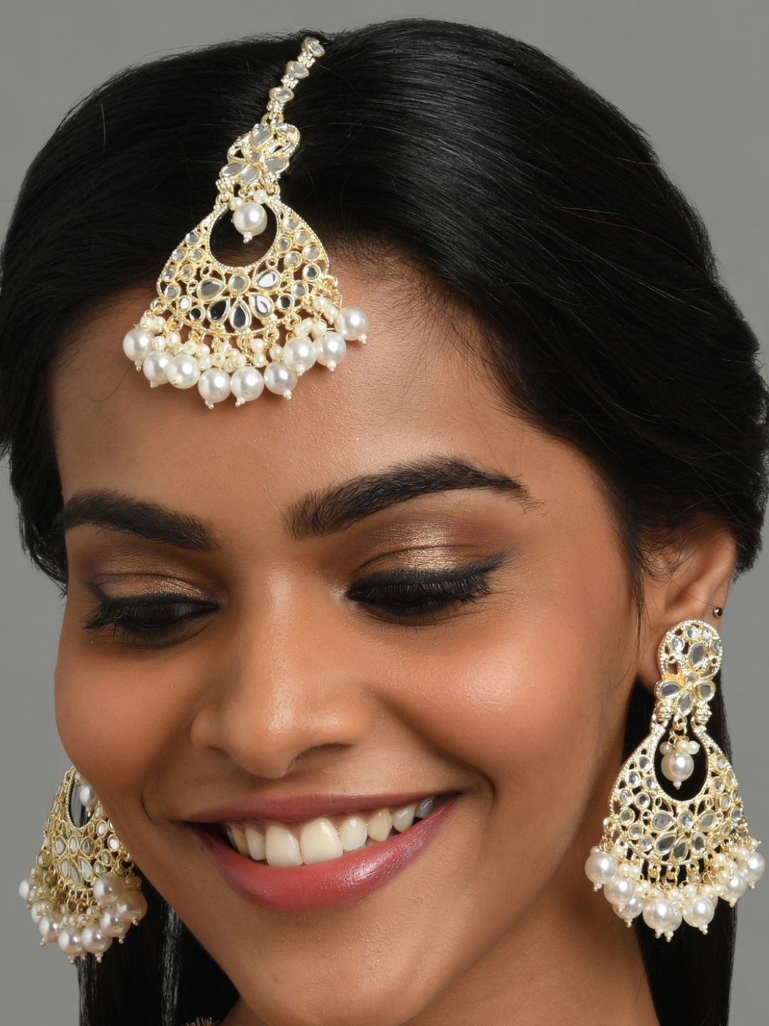 

Fida Gold-Plated Stones Studded & Pearls Beaded Jewellery Set