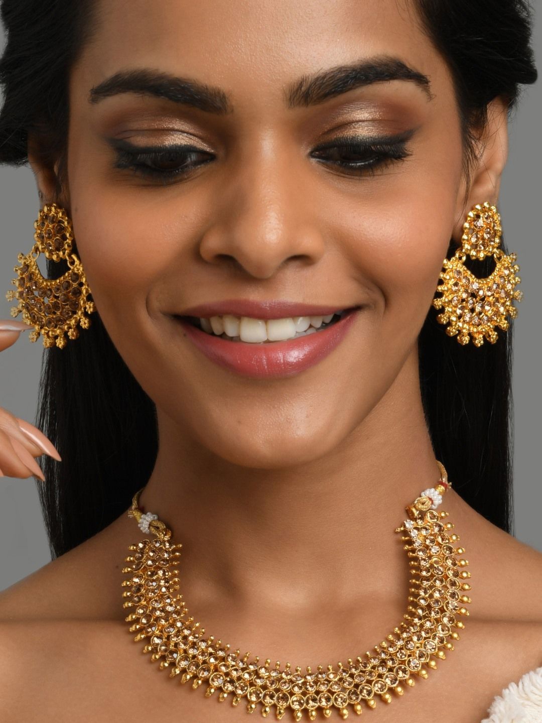 

Fida Gold-Plated Stone-Studded Jewellery Set