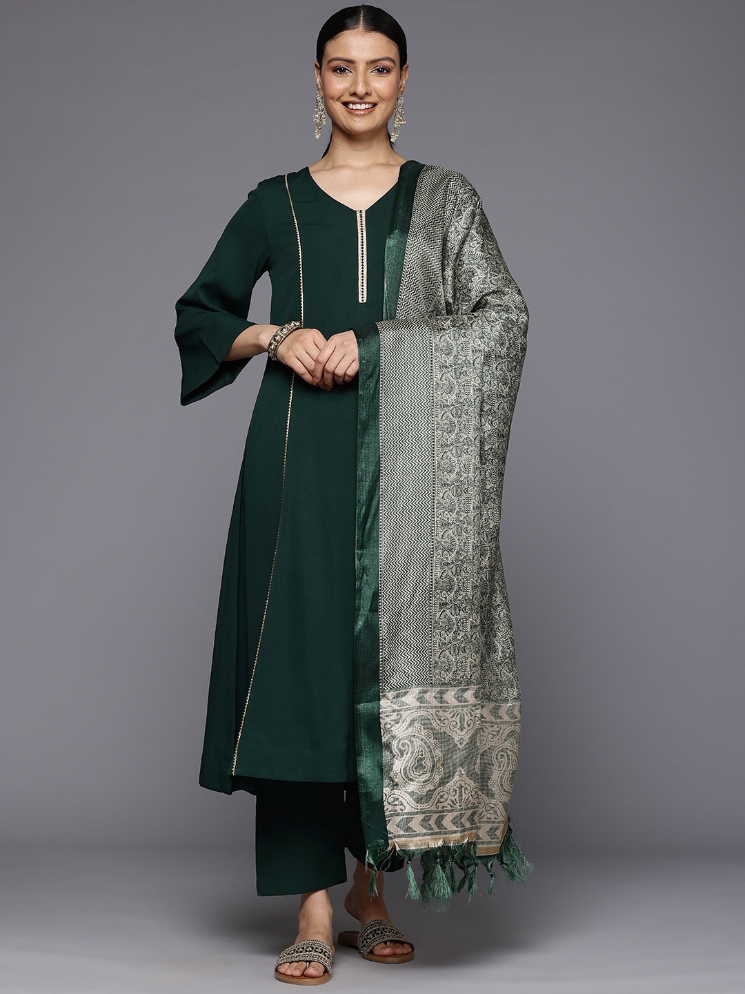 

Varanga Panelled Gotta Patti Silk Crepe Kurta With Trousers & Dupatta, Olive