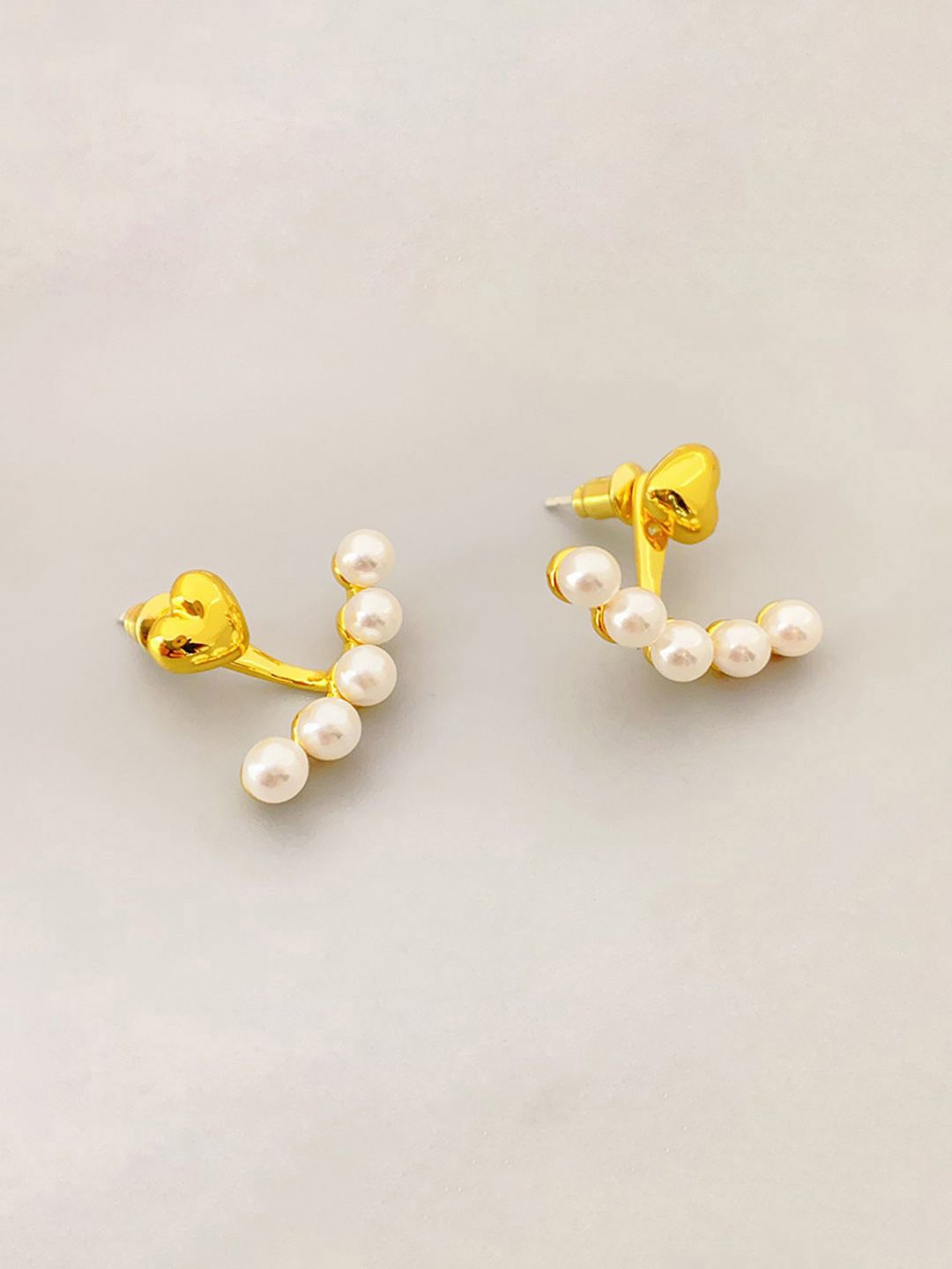 

VAGHBHATT Classic Studs Earrings, White