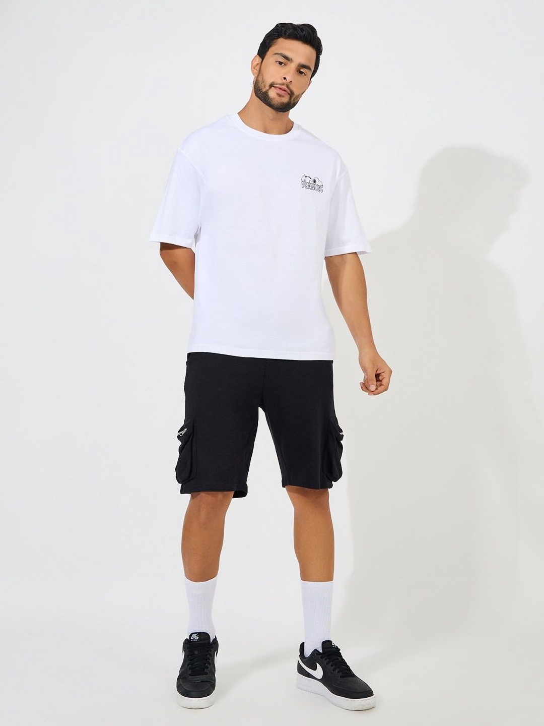 

Styli Men Snoopy Chest Graphic Printed Compact Jersey Oversized Tee, White