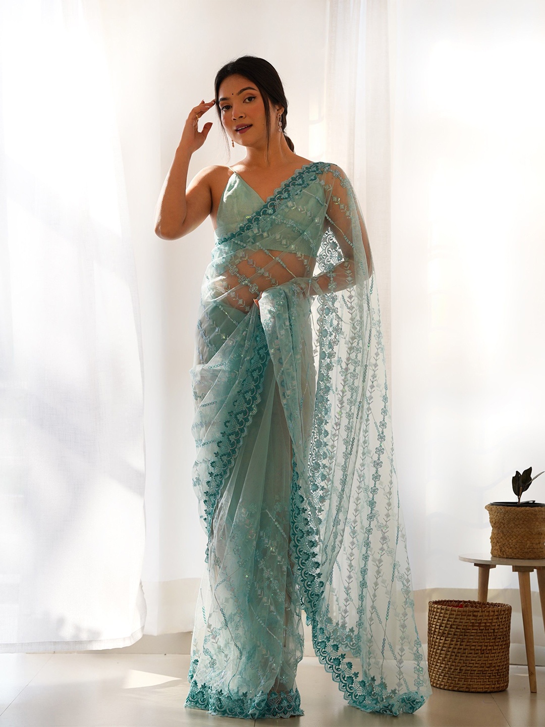 

Munir Ethnic Motifs Sequinned Net Saree, Blue
