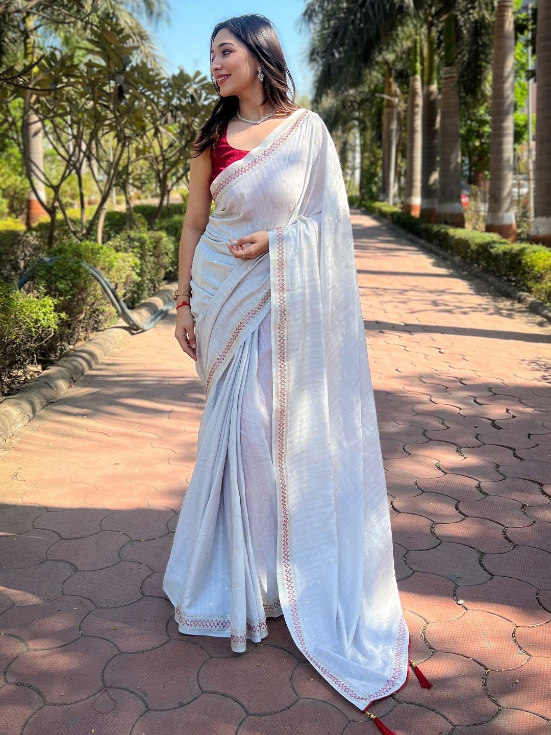 

Munir Embellished Beads and Stones Art Silk Saree, White
