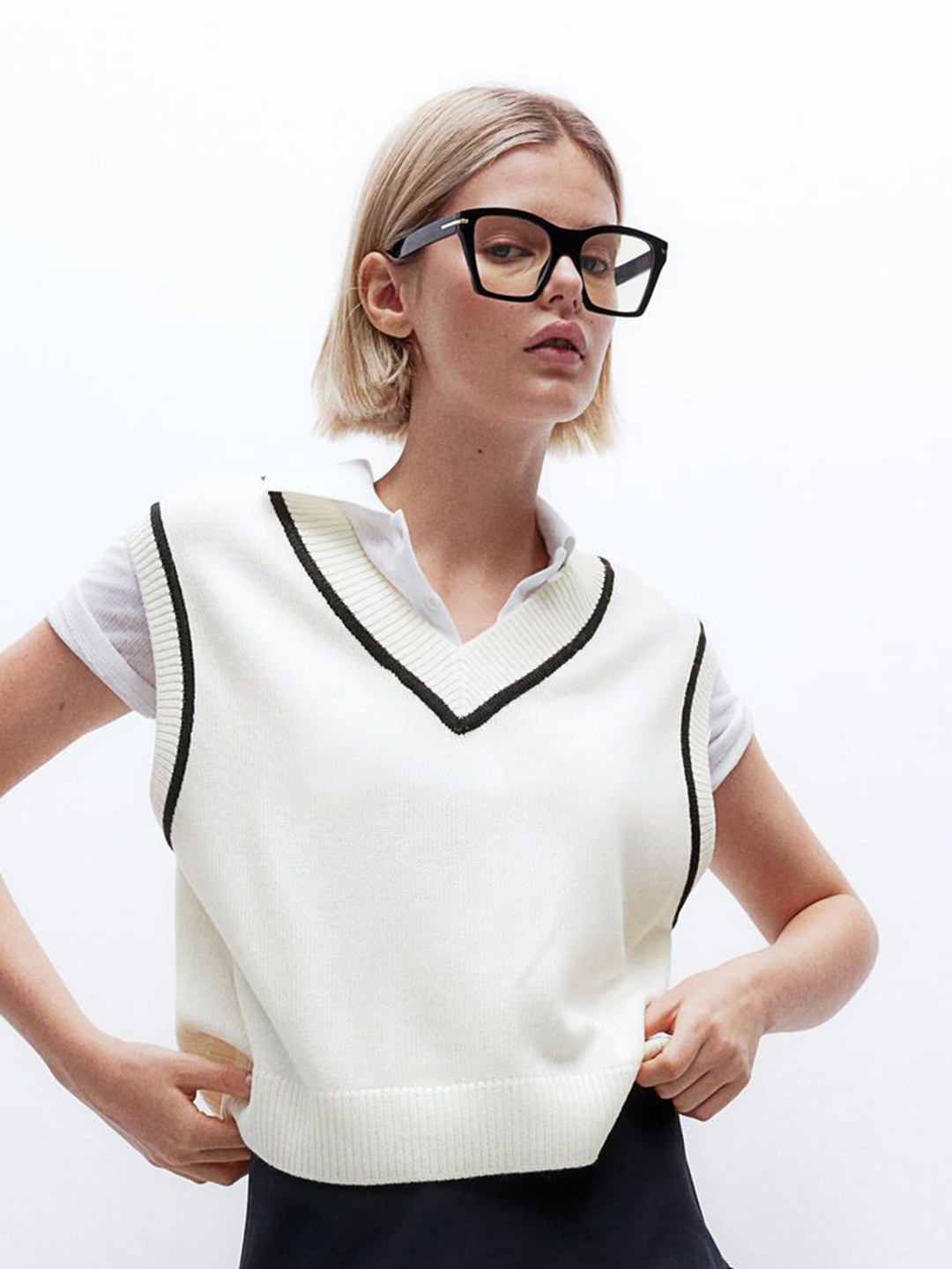 

H&M Women V-neck Sweater Vest, White