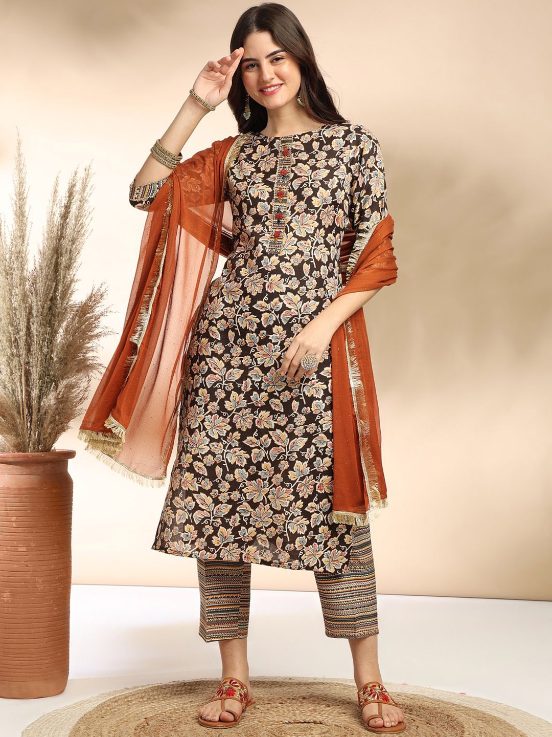 

J Turritopsis Women Ethnic Motifs Printed Regular Kurta with Trousers & With Dupatta, Coffee brown