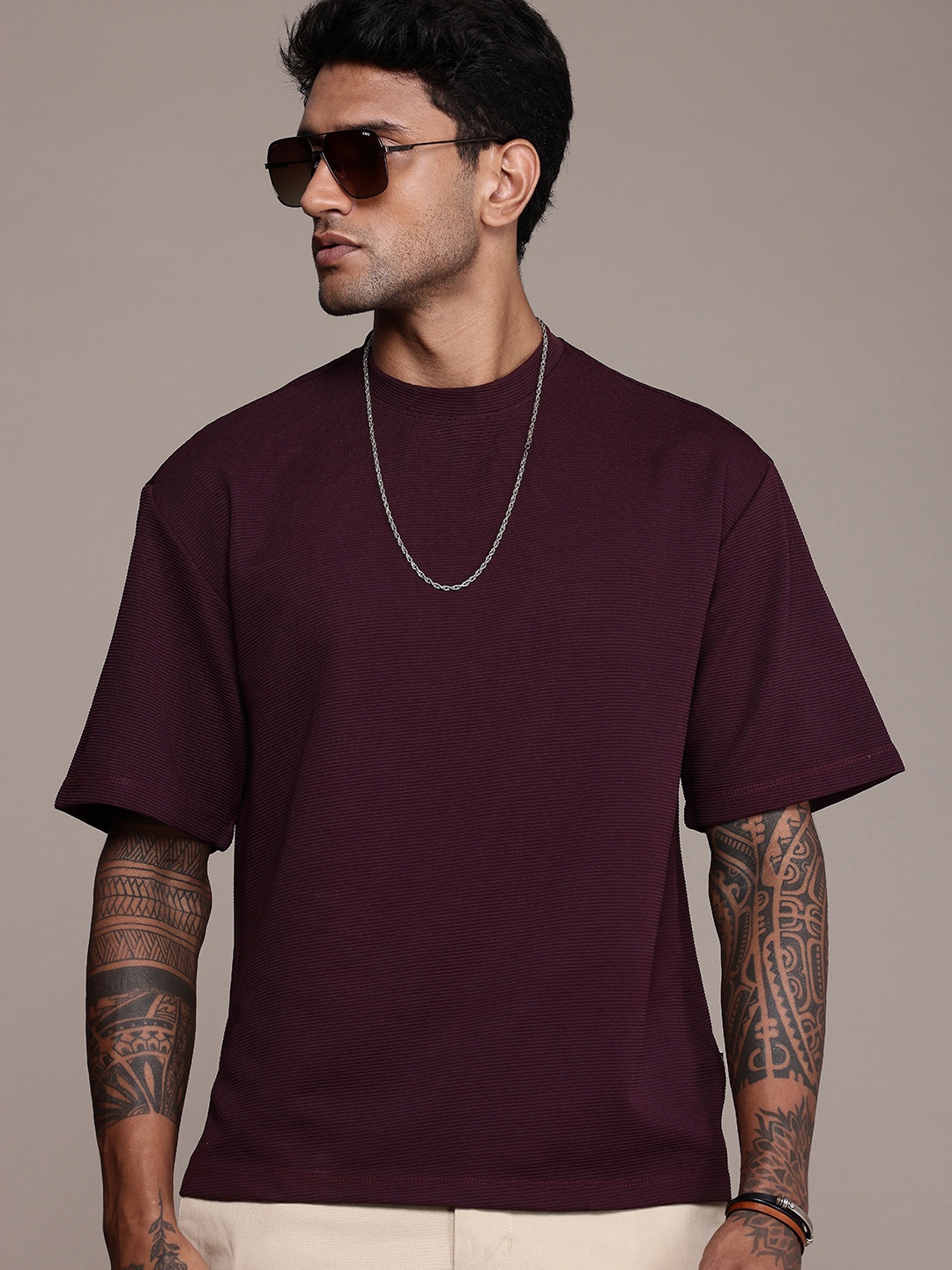 

Roadster Men Textured Relaxed Fit Anti Odour T-shirt, Maroon