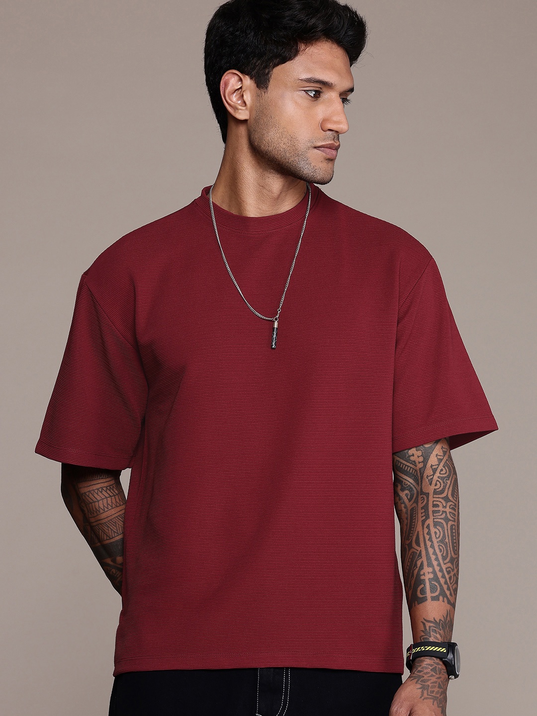 

Roadster Men Textured Relaxed Fit Anti Odour T-shirt, Maroon