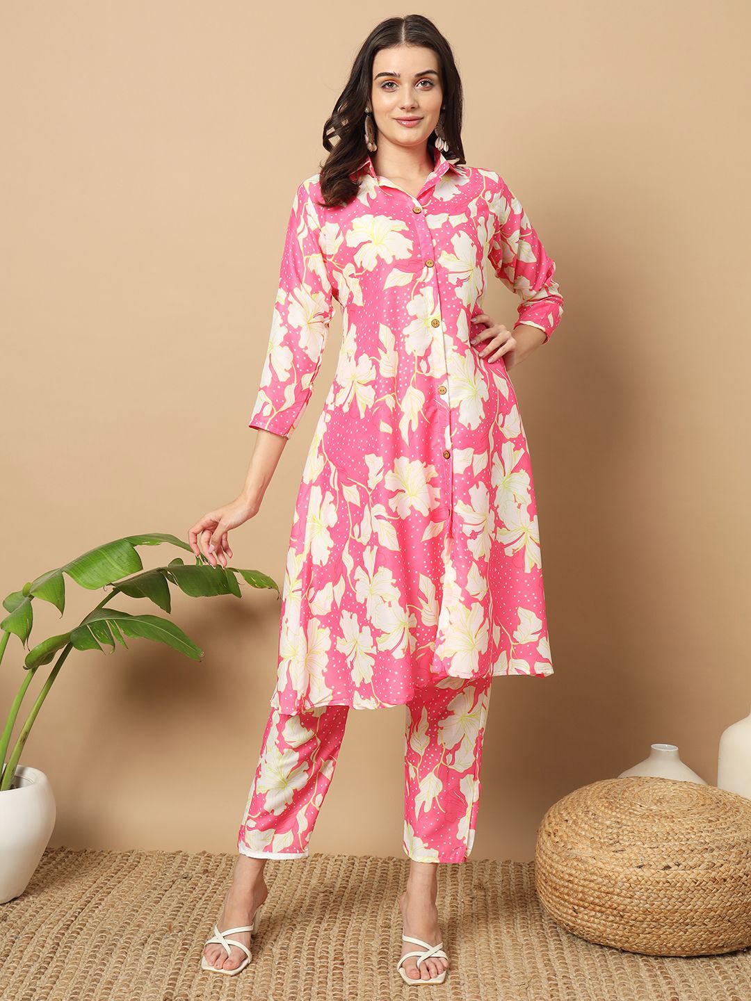 

MORLY Women Printed Regular Kurta with Trousers, Pink