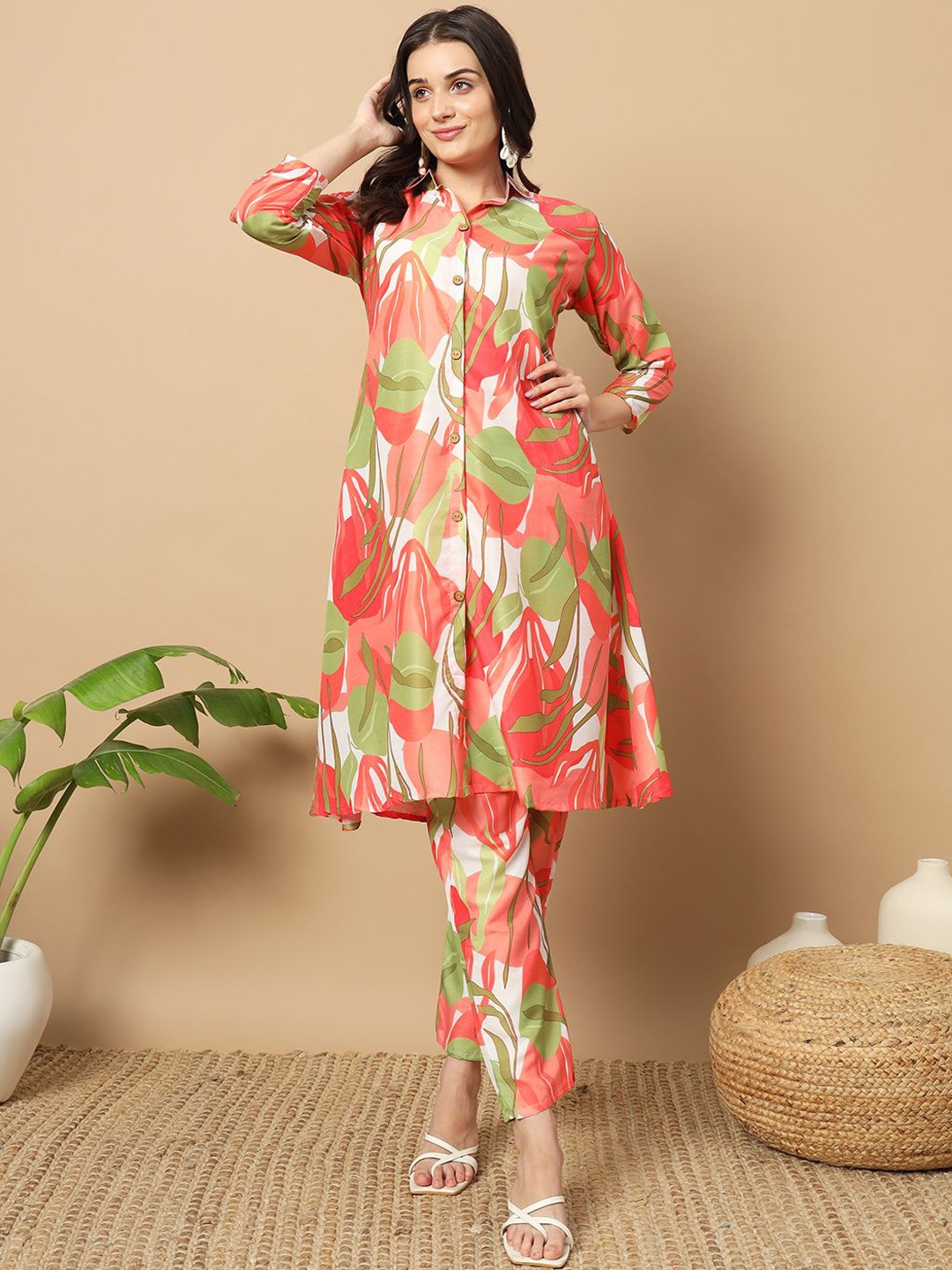 

MORLY Women Floral Printed Regular Kurta with Trousers, Orange