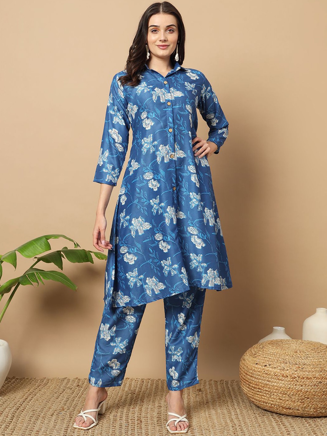 

MORLY Women Floral Printed Regular Kurta with Trousers, Navy blue