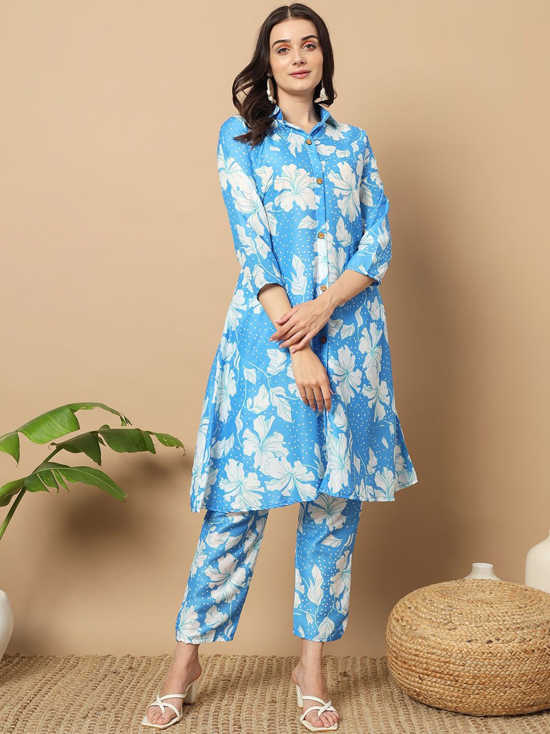 

MORLY Women Floral Printed Regular Kurta with Trousers, Turquoise blue