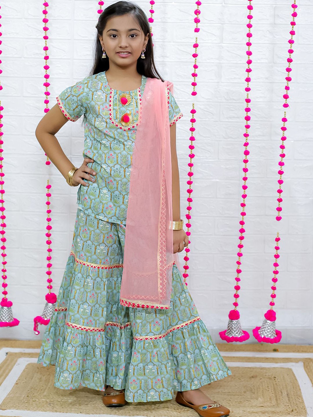 

M'andy Girls Floral Printed Regular Pure Cotton Kurta with Sharara, Green