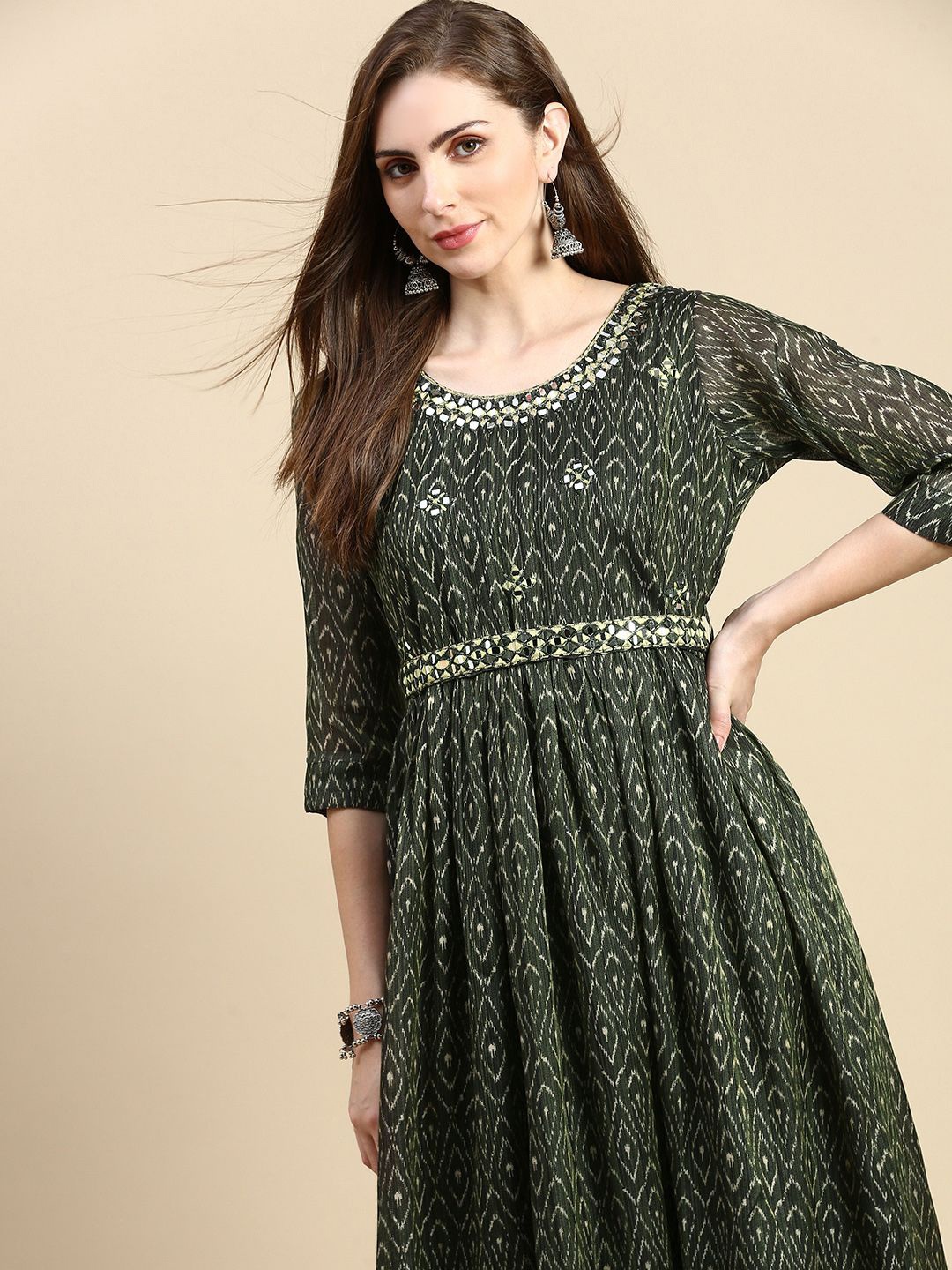 SHOWOFF Women Paisley Printed Cold-Shoulder Sleeves Thread Work Floral Kurta, Green