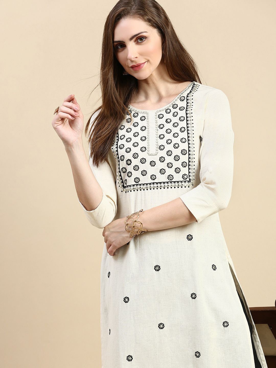 

SHOWOFF Women Embroidered Thread Work Kurta, Cream