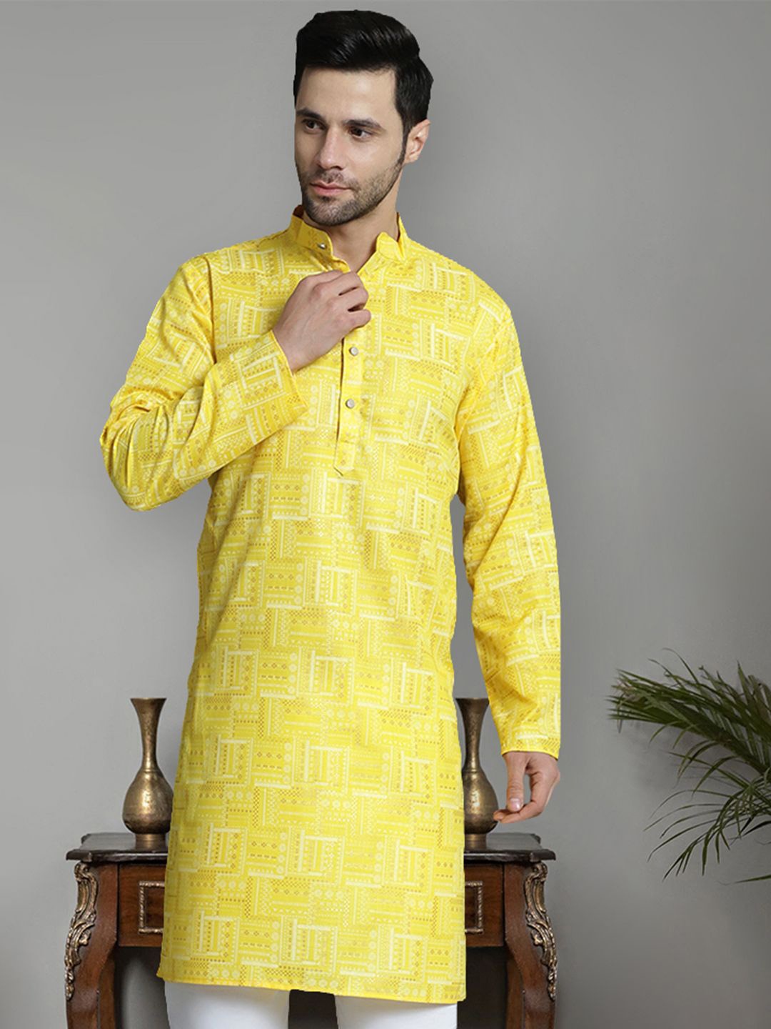 

Jompers Men Dyed Thread Work Kurta, Yellow