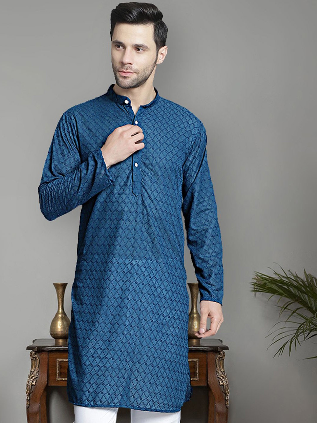

Jompers Men Geometric Mirror Work Floral Kurta, Blue