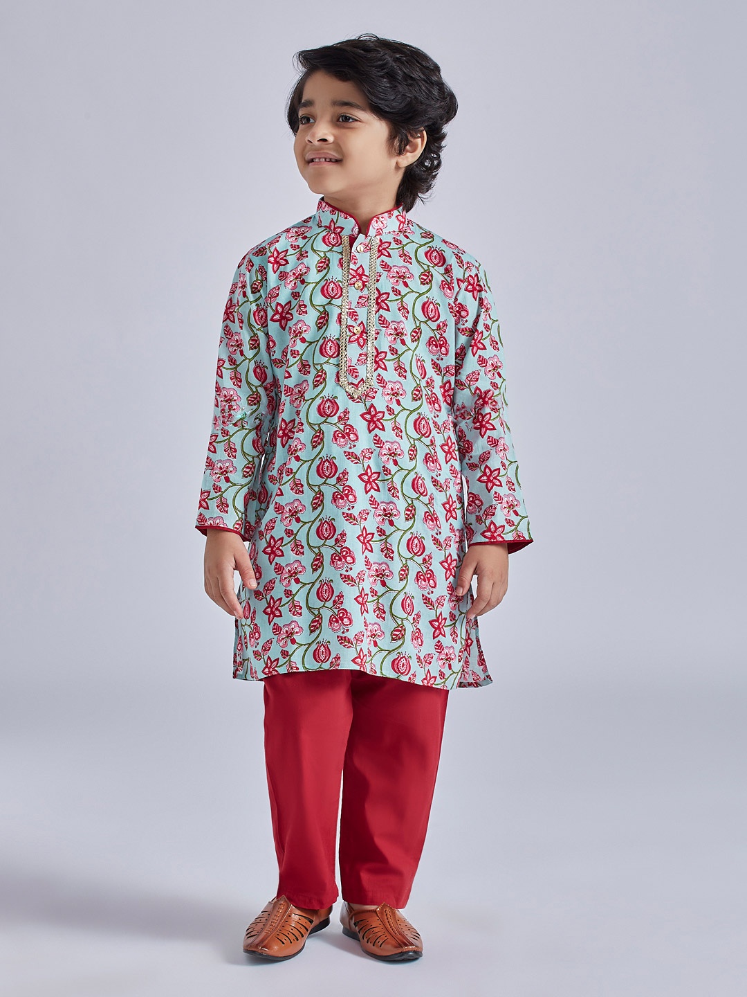 

VASTRAMAY Boys Floral Printed Regular Pure Cotton Kurta with Trousers, Blue