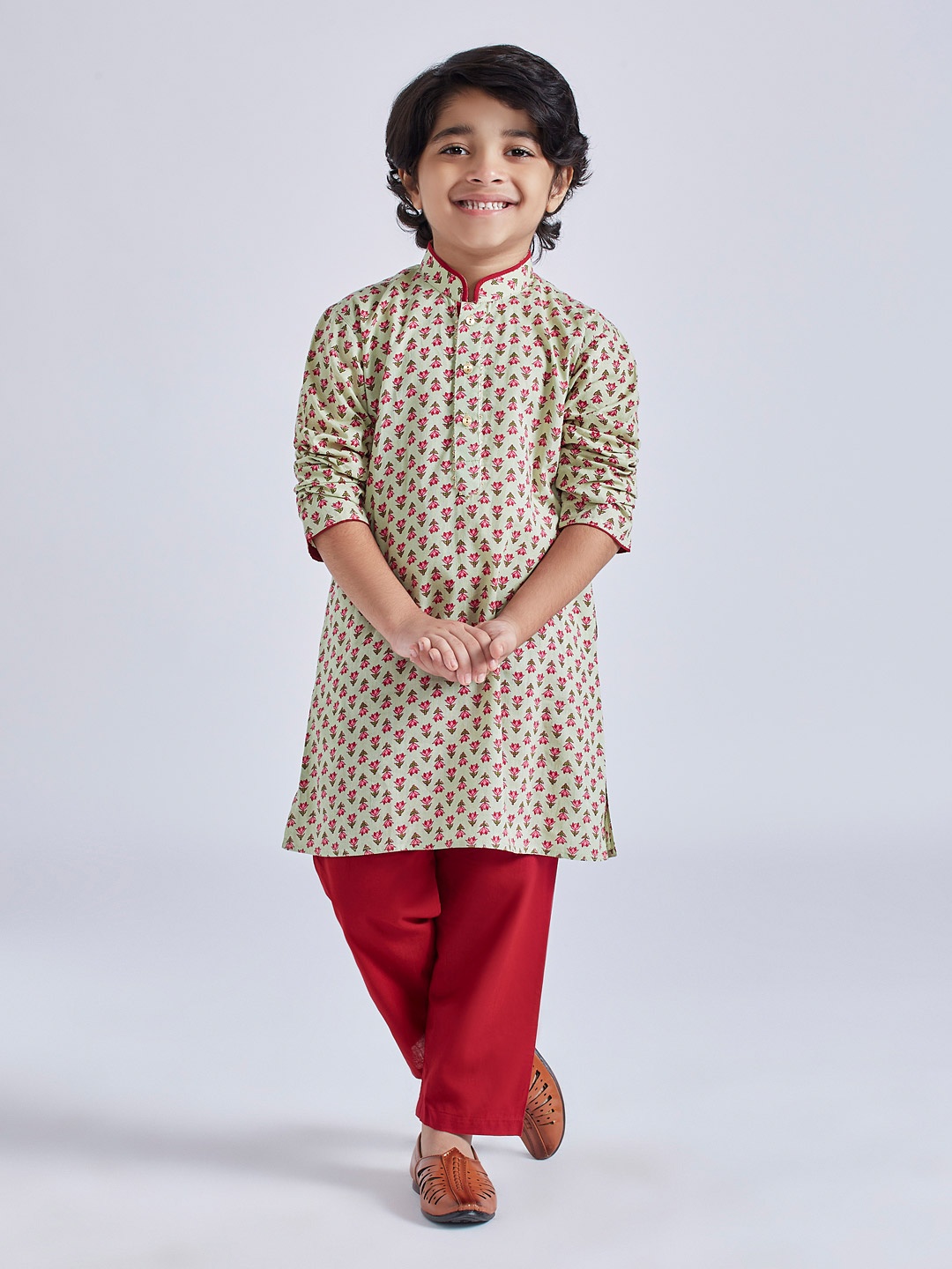 

VASTRAMAY Boys Floral Printed Regular Pure Cotton Kurta with Pyjamas, Red