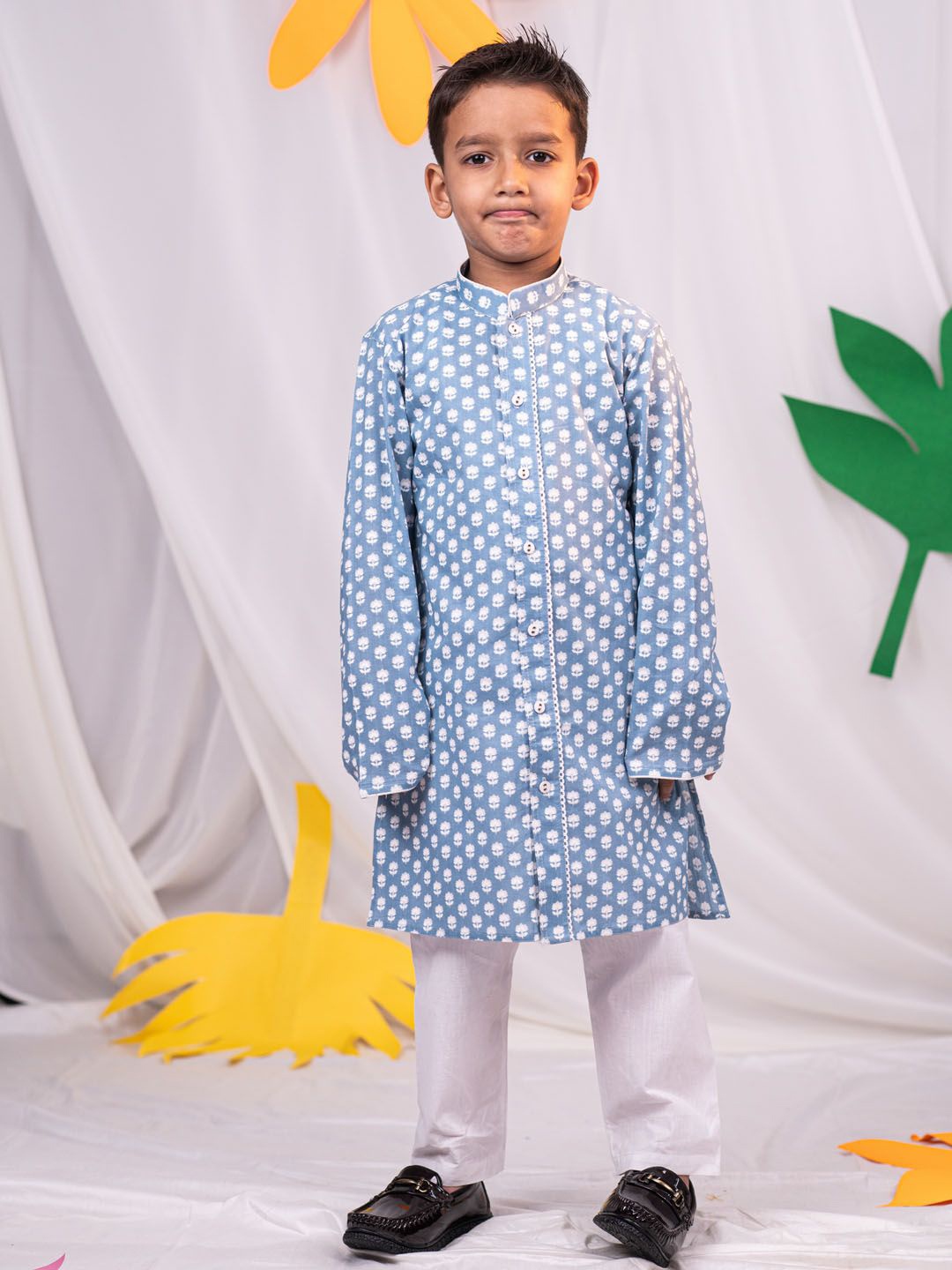 

VASTRAMAY Boys Floral Printed Regular Pure Cotton Kurta with Trousers, Blue