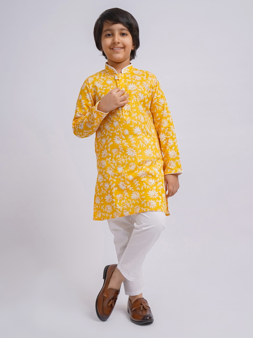 

VASTRAMAY Boys Floral Printed Regular Pure Cotton Kurta with Pyjamas, Yellow