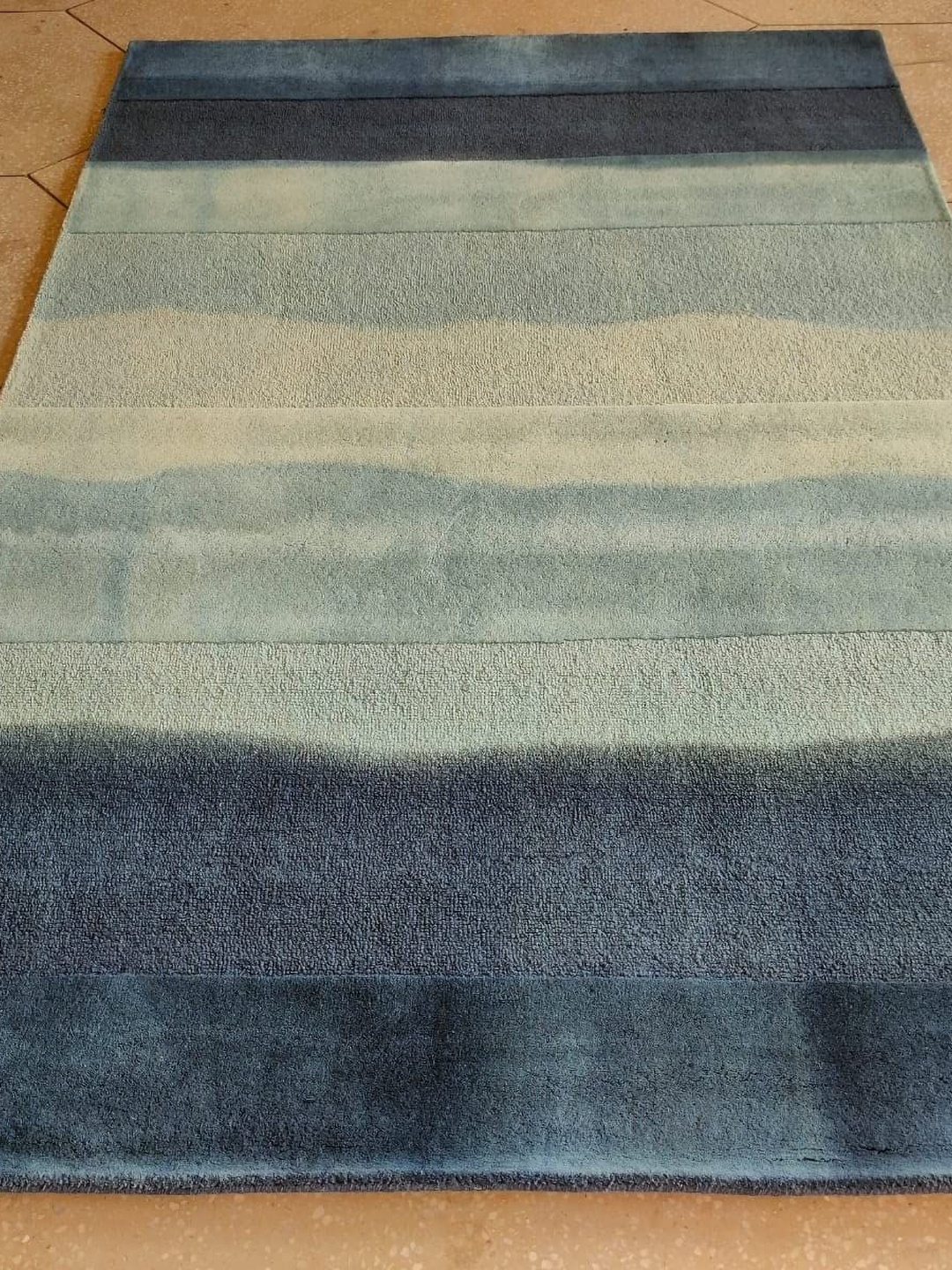 

Safiya Carpet Grey Abstract Woollen Carpets